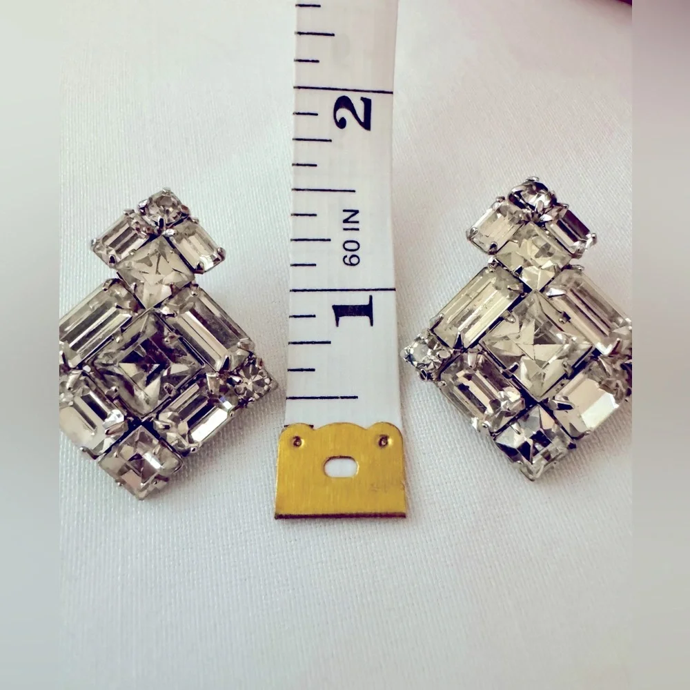 Gorgeous Vintage Weiss 1950’s 💠Rhinestone Clip Earrings Mid Century - Picture 3 of 3